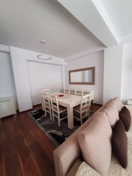 Tirane, jepet me qera apartament 3+1+Ballkon Kati 5, 146 m² 1.400 € (Liqeni i Thate)