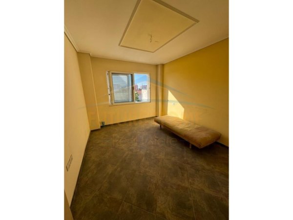 Tirane, shitet apartament 2+1 Kati 4, 122 m² 150.000 € (Oxhaku)