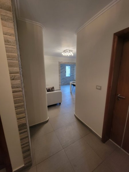 Tirane, jepet me qera apartament 1+1 Kati 3, 60 m² 550 € (Brryli)