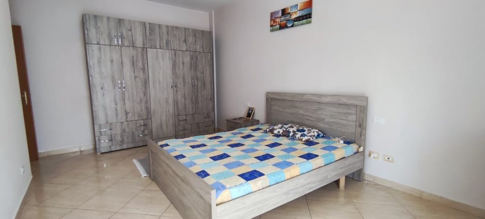 Tirane, jepet me qera apartament 2+1 Kati 2, 120 m² 620 € (Don Bosko)