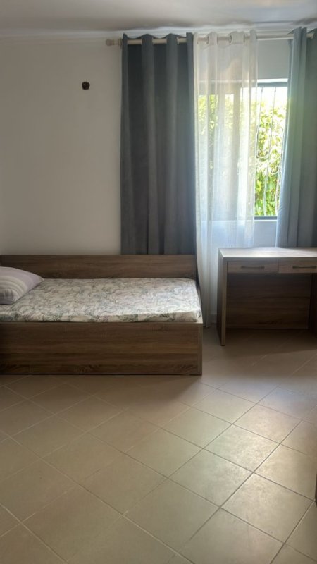 Tirane, Apartament 1+1 me qira  Kati 1, 42 m² ( Rruga Durresit)