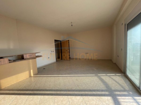 Tirane, shitet apartament 3+1 Kati 5, 105 m² 130.000 € (Shkoze)