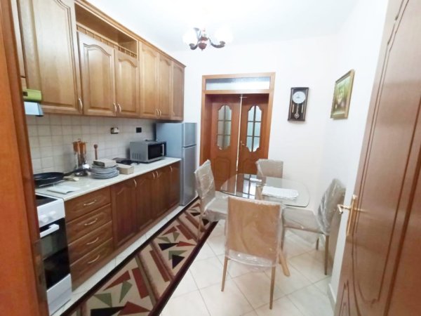 Tirane, jepet me qera apartament 2+1 Kati 2, 86 m² 650 € (Fakulteti i Drejtësisë)