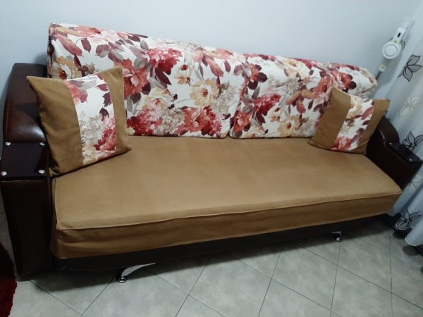 Tirane, shes komplet 2 divane tresh, 120 €