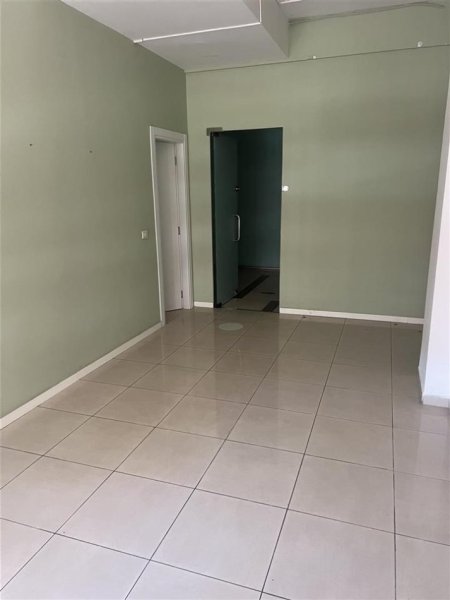 Tirane, jepet me qera dyqan Kati 1, 40 m² 330 € (Kompleksi Halili)