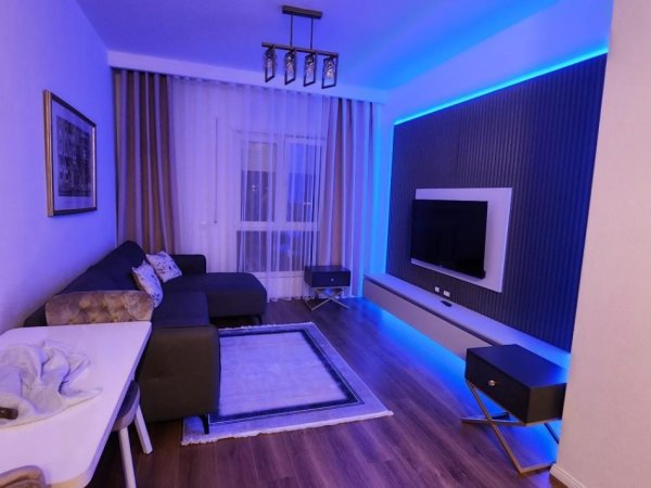 Tirane, jepet me qera apartament 1+1 Kati 10, 85 m² 800 € (Rruga e Barrikadave)