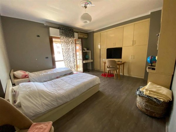 Tirane, shes apartament 2+1 Kati 7, 129 m² 320.000 € (komuna e parisit)