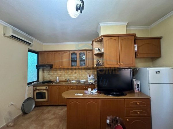 Tirane, shitet apartament 2+1+2 Kati 2, 96 m² 300.000 € (Blloku)