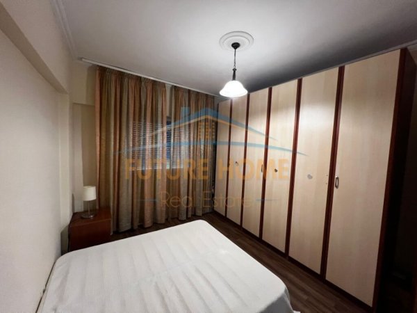 Tirane, jepet me qera apartament 2+1+Ballkon Kati 7, 85 m² 650 € (KOMUNA E PARISIT)