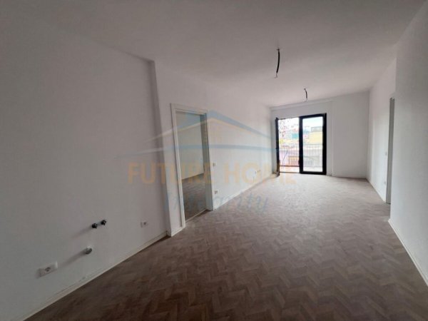 Tirane, jepet me qera apartament 2+1+Ballkon Kati 3, 110 m² 1.300 € (GARDEN BUILDING 21 DHJETORI)