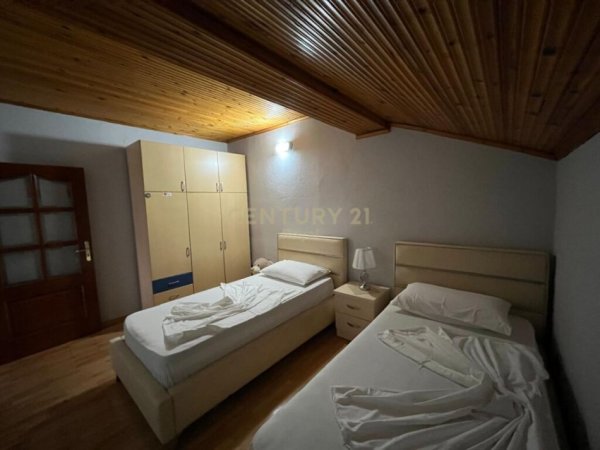 Tirane, shitet Vile 2 Katshe Kati 2, 200 m² 175.000 € (Adresa: Ish Restorant Durresi, Rruga e Dibrës)