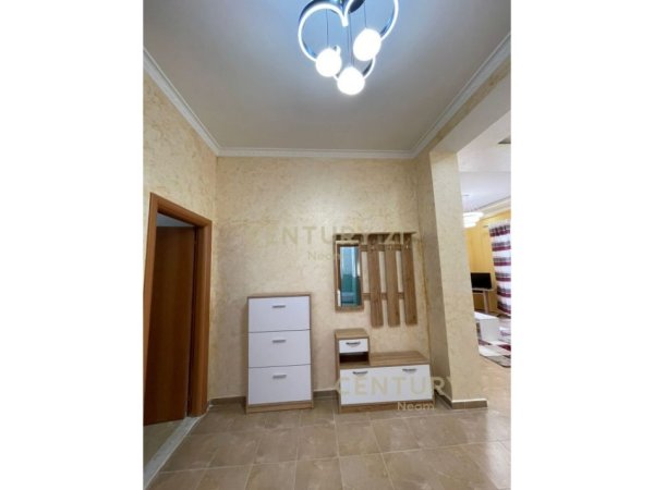 Tirane, jepet me qera 2+1+Ballkon , 100 m² 550 € (perballe kompleksit "Fari" tek kopshti Zoologjik, Rruga Eduart Mano)