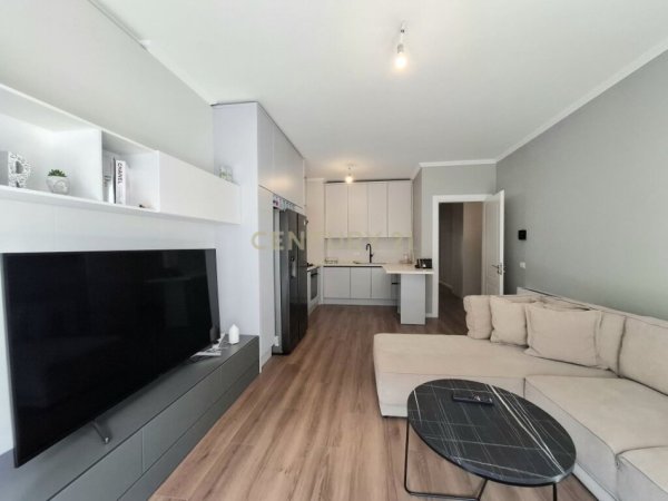 Tirane, jepet me qera apartament 2+1+Aneks+Ballkon Kati 4, 96 m² 800 € (KINOSTUDIO)