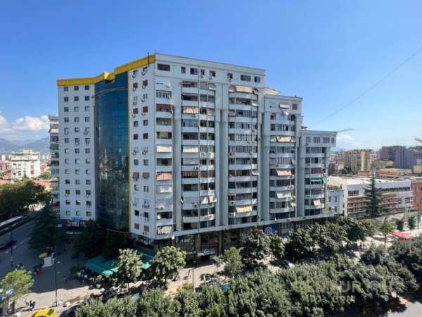 Tirane, shitet apartament 3+1+Aneks+Ballkon Kati 8, 144 m² 270.000 € (Bulevardi Zogu I, prane ish-stacionit te trenit)