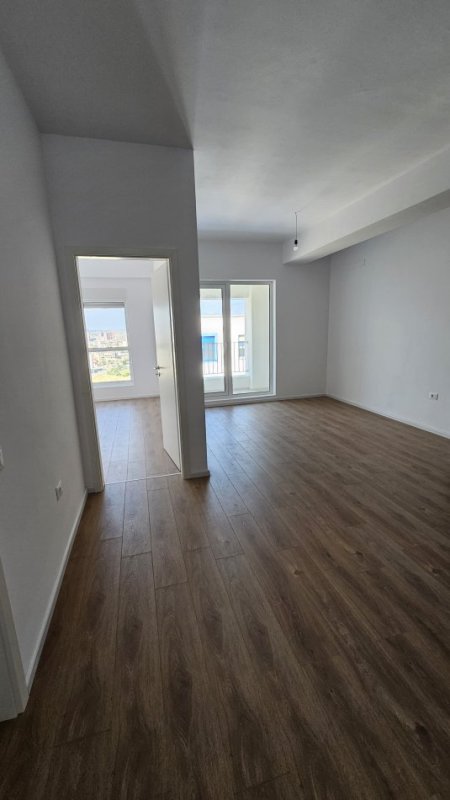 Tirane, jepet me qera apartament 1+1 Kati 7, 60 m² 300 € (Ali Demi)