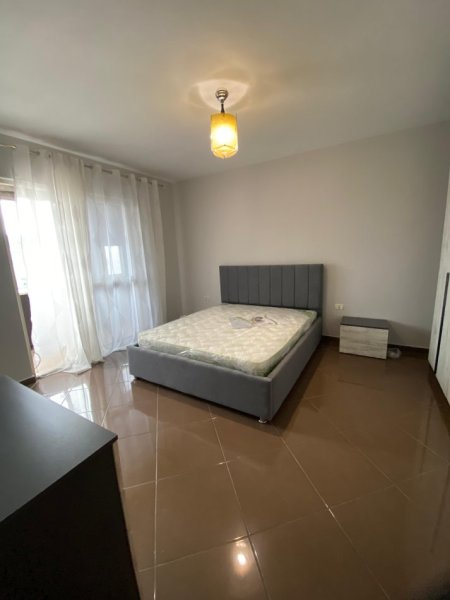 Tirane, jepet me qera apartament 2+1+Ballkon Kati 10, 110 m² 650 € (Pranë Square 21)