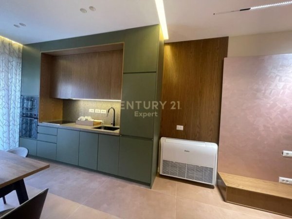 Tirane, jepet me qera apartament 2+1 Kati 4, 101 m² 1.300 € (qender)