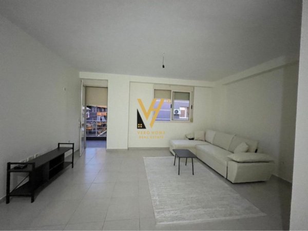 Tirane, jepet me qera apartament 1+1+Ballkon Kati 4, 65 m² 350 € (KOMPLEKSI TOM DOSHIT)