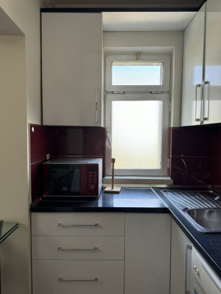 Tirane, jepet me qera apartament 2+1 Kati 7, 100 m² 700 € (Qender , ne fillim te rruge se kavajes , perballe raiffaisen)