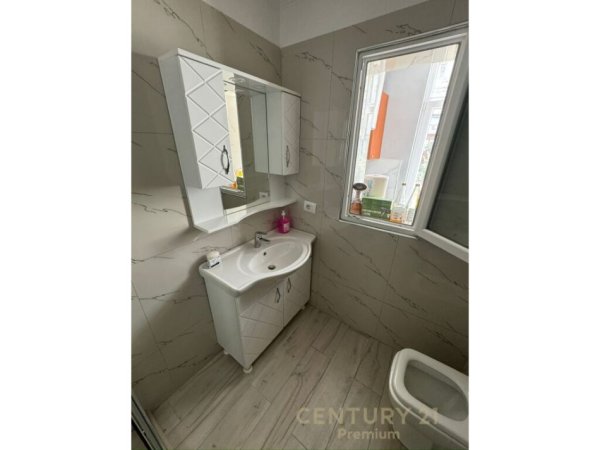 Tirane, jepet me qera apartament 1+1+Ballkon Kati 2, 60 m² 500 € 