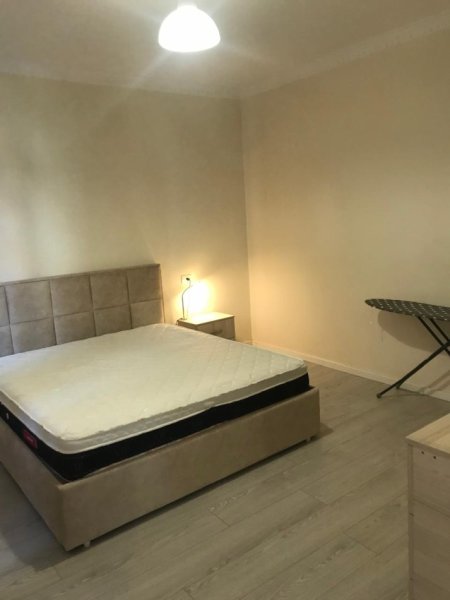 Tirane, jepet me qera apartament 1+1 Kati 1, 70 m² 400 € (Ali demi)