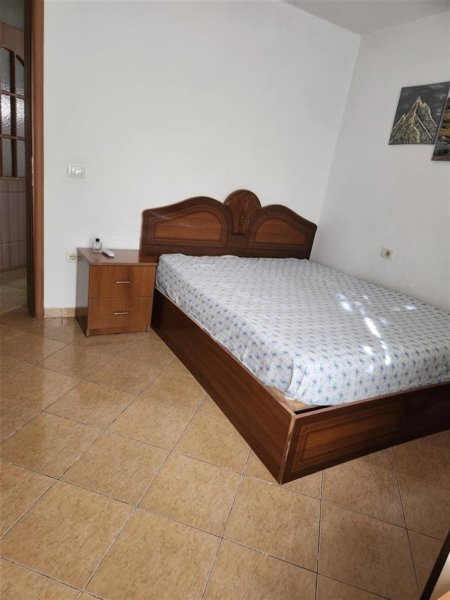 Tirane, jepet me qera shtepi 2+1+Ballkon Kati 1, 170 m² 450 € (Ali demi , prane shkolles kushtrimi i lirise)