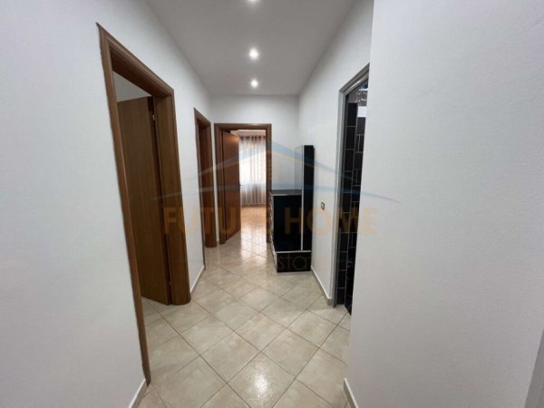 Tirane, shitet apartament 2+1+Ballkon Kati 3, 105 m² 136.500 € (Unaza e Re)