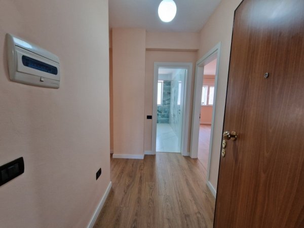 Tirane, jepet me qera apartament 2+1+Aneks+Ballkon Kati 5, 85 m² 700 € (Bulevardi Zogu i Parë)