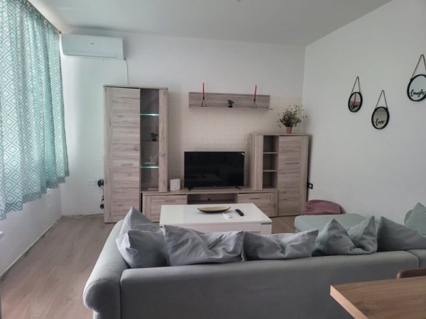 Tirane, jepet me qera apartament duplex 2+1+Ballkon Kati 1, 80 m² 500 € (ALI DEMI)