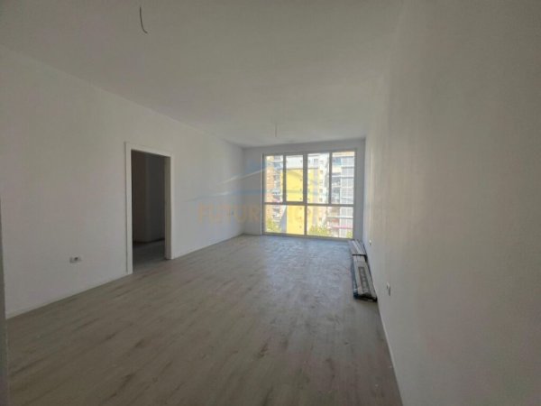 Tirane, shes apartament 1+1+Ballkon Kati 5, 73 m² 124.000 € (FUSHA E AVIACIONIT)