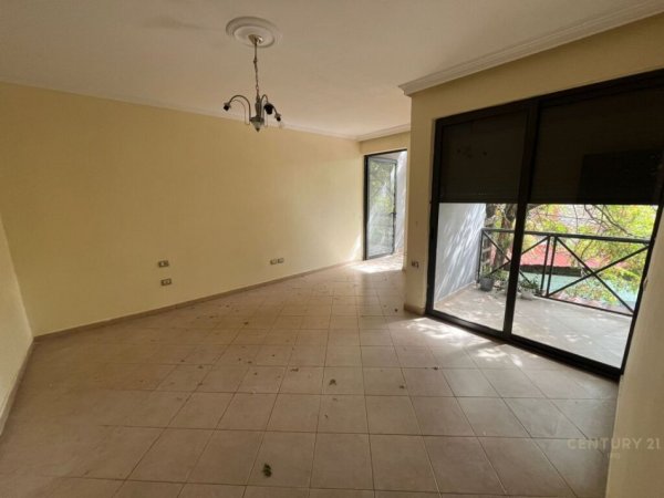 Tirane, shitet apartament 2+1+Ballkon Kati 2, 100 m² 160.000 € (zona Ali Demi, prane shkolles "Ali Demi")