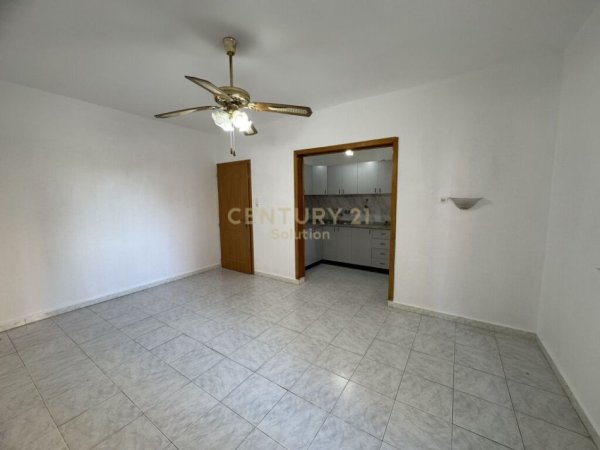 Tirane, shitet apartament 2+1 Kati 2, 73 m² 98.000 € (2+1 NE PORCELAN, Tek Universiteti Europian)