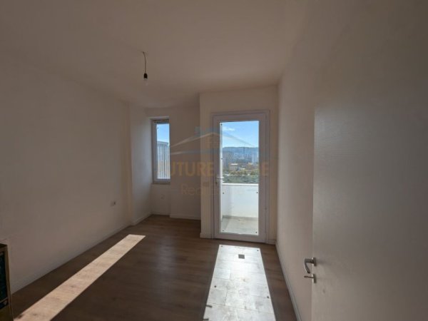 Tirane, shitet apartament 3+1+Ballkon Kati 9, 103 m² 166.000 € (Fusha e Aviacionit)