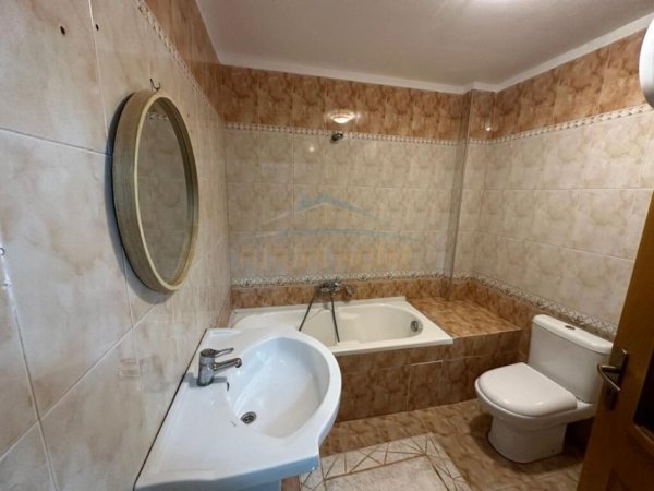 Tirane, jepet me qera apartament 2+1 Kati 5, 100 m² 800 € (Toptani Shopping Center)