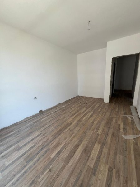 Tirane, shitet apartament 2+1+Ballkon Kati 2, 125 m² 119.520 € (Univers City)