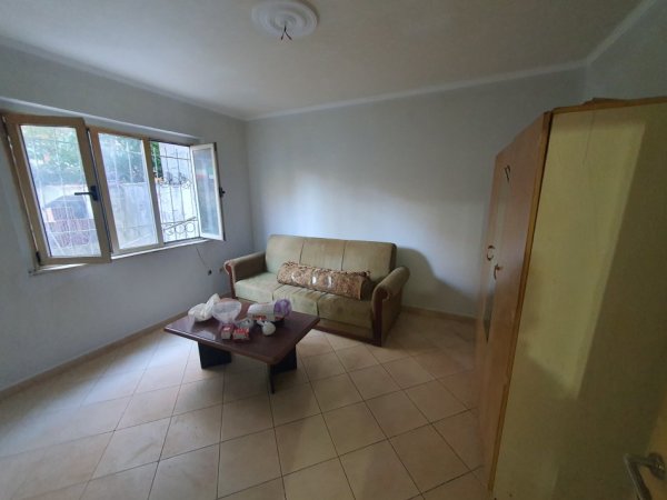 Tirane, shitet garsonier Kati 1, 27 m² 50.000 € (Oxhaku)