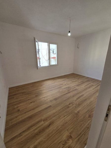 Tirane, shitet apartament 2+1 Kati 3, 75 m² 129.000 € (Oxhaku)