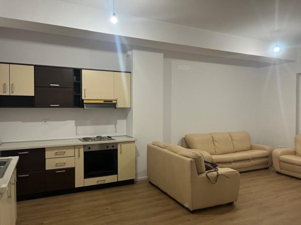 Tirane, jepet me qera apartament 2+1 Kati 4, 95 m² 450 € (Ali Demi)