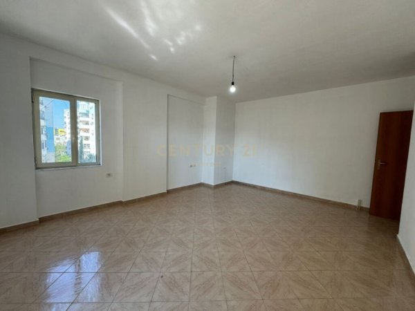 Tirane, shitet apartament 3+1+Ballkon Kati 4, 131 m² 185.000 € (DON BOSKO, SHESIM APARTAMENT 3+1 +POST PARKIMI!!)