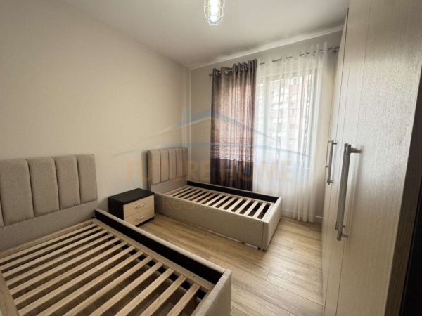 Tirane, shes apartament 2+1+Ballkon Kati 1, 87 m² 122.000 € (UNAZA E RE)