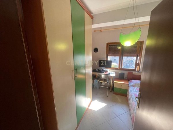 Tirane, shitet apartament 3+1+Ballkon Kati 5, 80 m² 110.000 € (Adresa: Rruga Bardhyl)