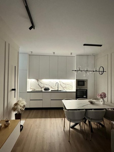 Tirane, jepet me qera apartament 2+1+Ballkon Kati 7, 100 m² 1.000 € (Porcelan)