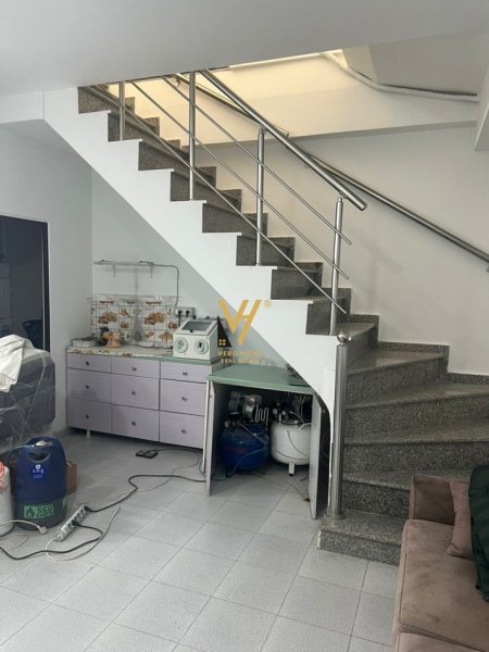 Tirane, jepet me qera dyqan Kati 0, 50 m² 600 € (YZBERISHT)