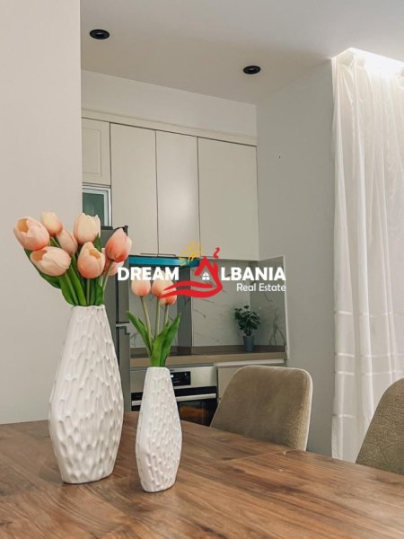 Tirane, jepet me qera apartament 1+1+Ballkon Kati 3, 70 m² 600 € (5 Maji)