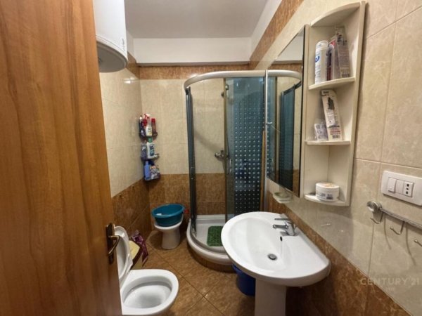 Tirane, shitet apartament 1+1+Ballkon Kati 3, 60 m² 128.000 € (zona tek Selvia, prane Gjimnazit Partizani)