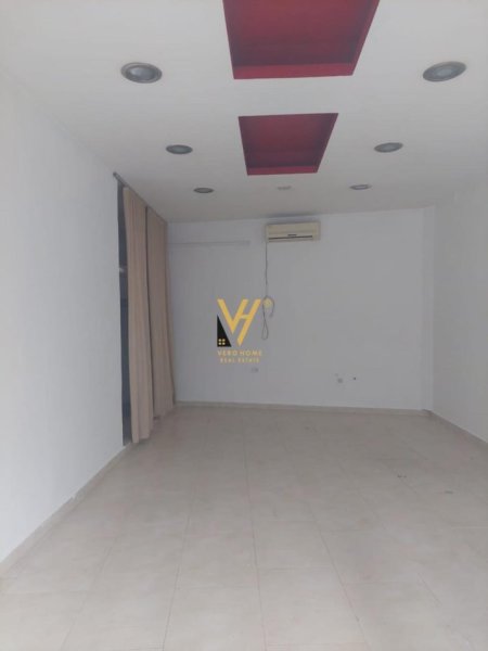 Tirane, jepet me qera dyqan Kati 0, 30 m² 300 € (ALI DEMI)